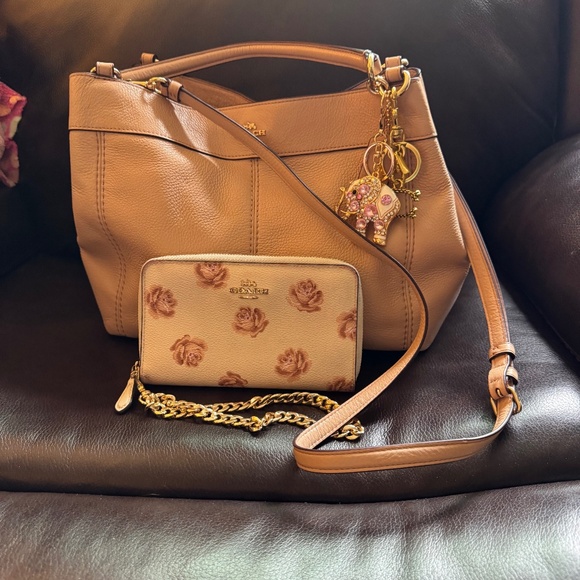 Coach blush pink small Lexi shoulder bag F23537 & Rose Wristlet - Picture 1 of 15